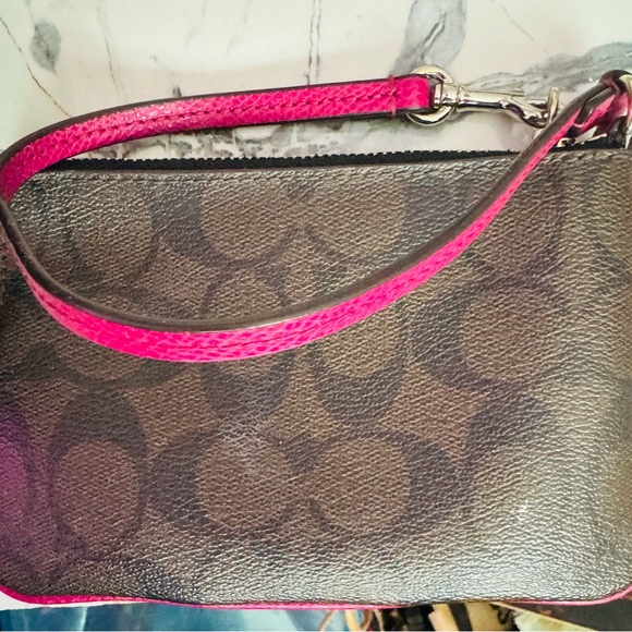 Coach - Picture 4 of 4